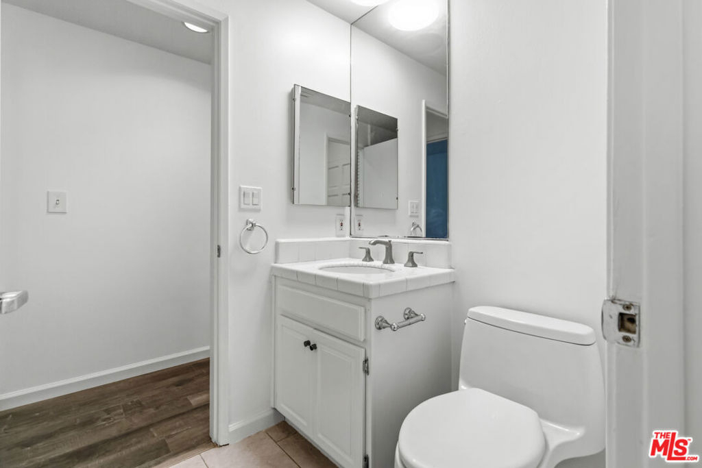500 S Barrington Avenue - Photo 13