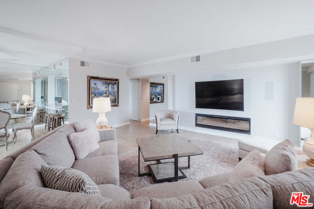 850 E Ocean Boulevard - Photo 2