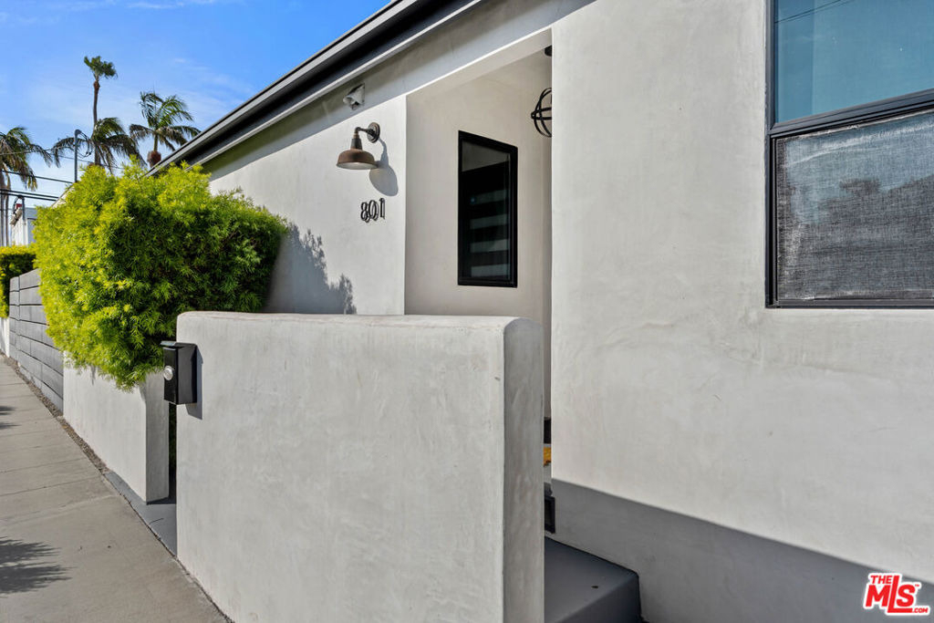 801 Howard Street - Photo 2