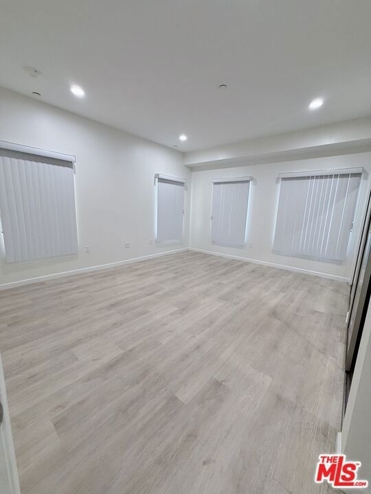 1409 N Hobart Boulevard - Photo 10