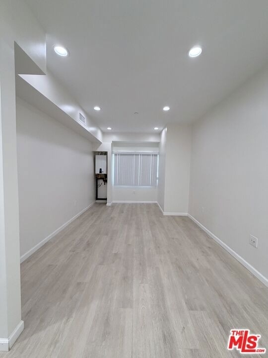 1409 N Hobart Boulevard - Photo 3