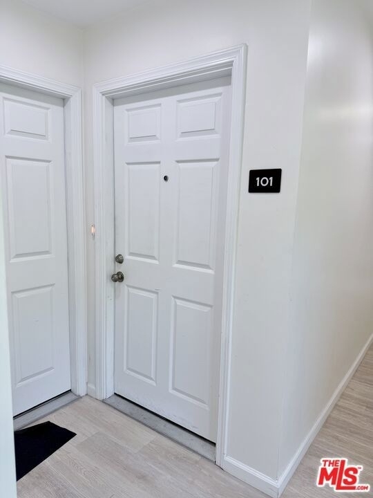 1409 N Hobart Boulevard - Photo 2