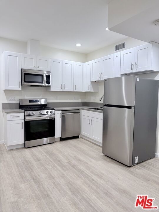 1409 N Hobart Boulevard - Photo 4