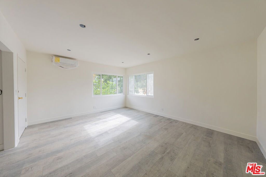 10043 Haines Canyon Avenue - Photo 13