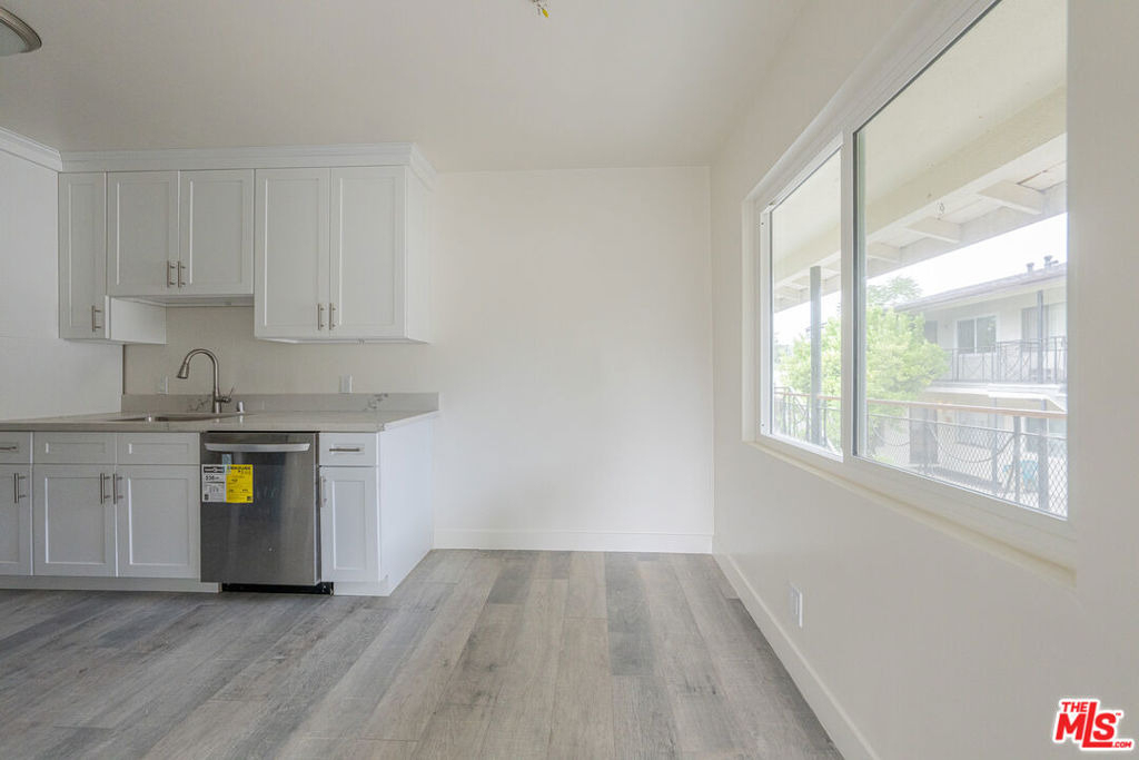 10043 Haines Canyon Avenue - Photo 3