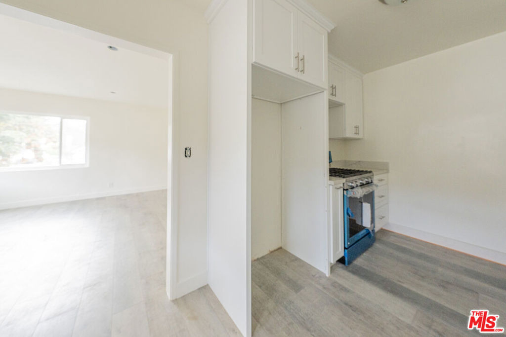 10043 Haines Canyon Avenue - Photo 5