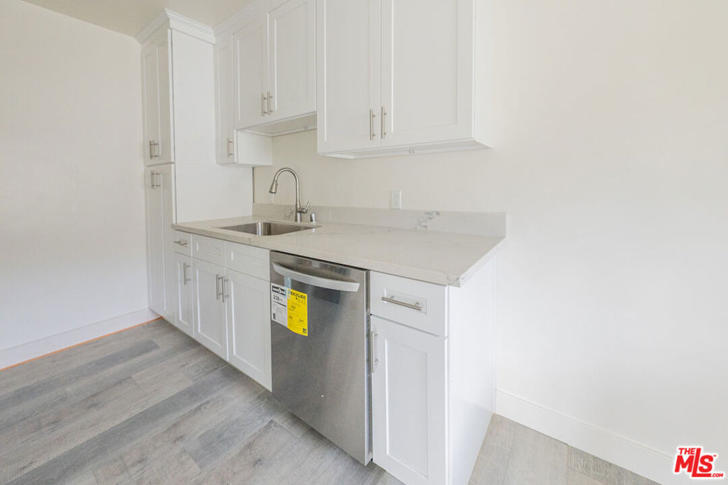 10043 Haines Canyon Avenue - Photo 4