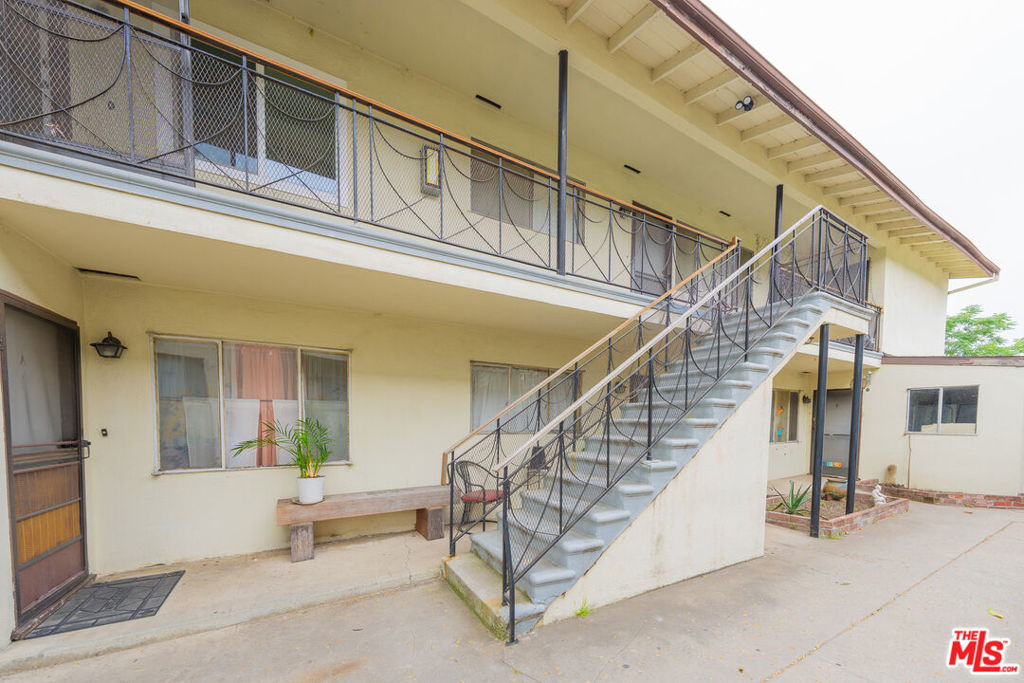 10043 Haines Canyon Avenue - Photo 2