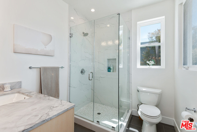7447 W 81st Street - Photo 14