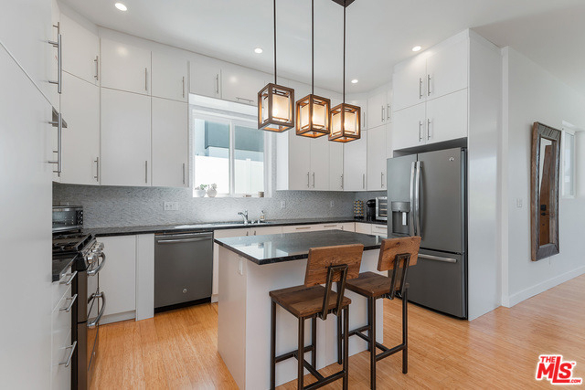 7447 W 81st Street - Photo 4