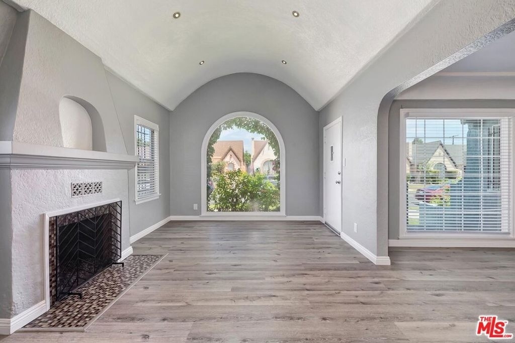 1110 W 80th Street - Photo 3