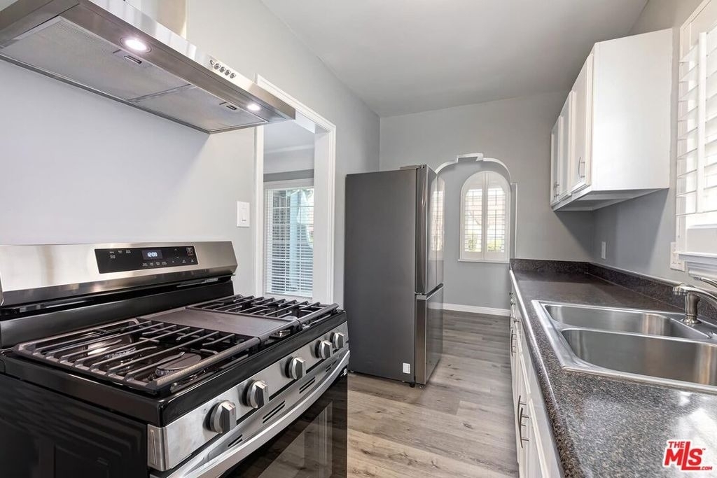 1110 W 80th Street - Photo 8