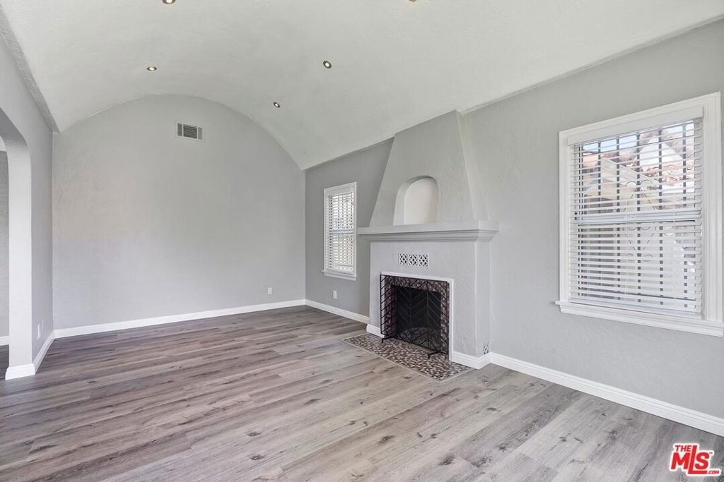 1110 W 80th Street - Photo 4