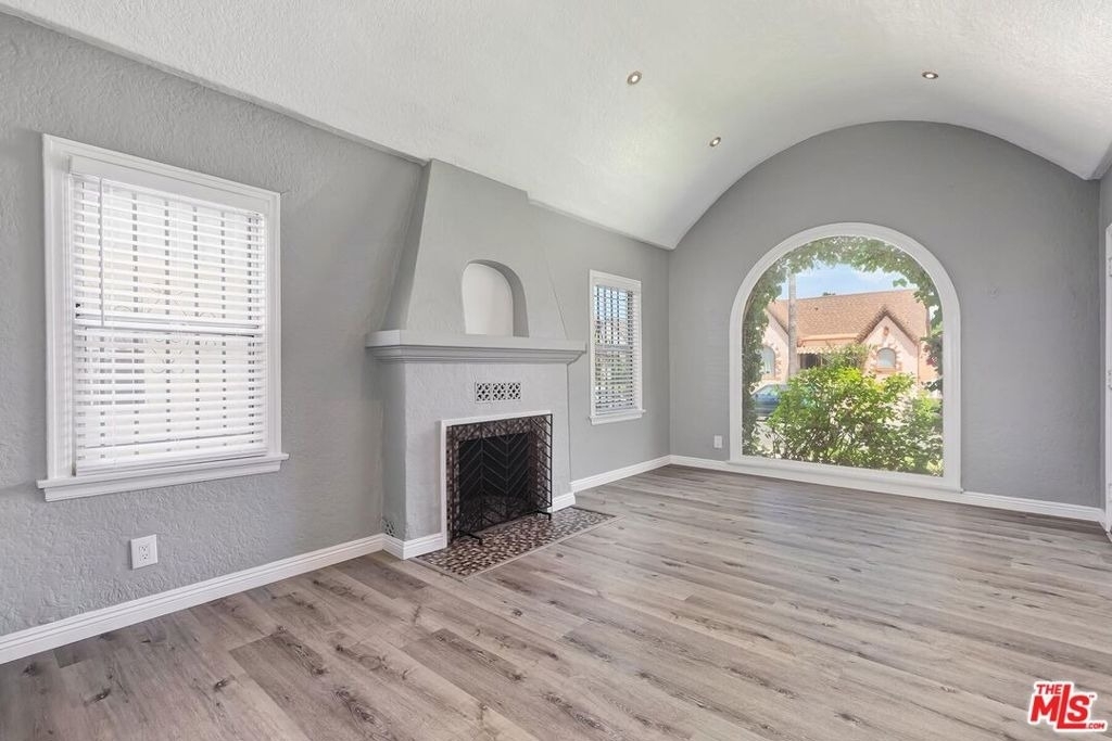 1110 W 80th Street - Photo 2