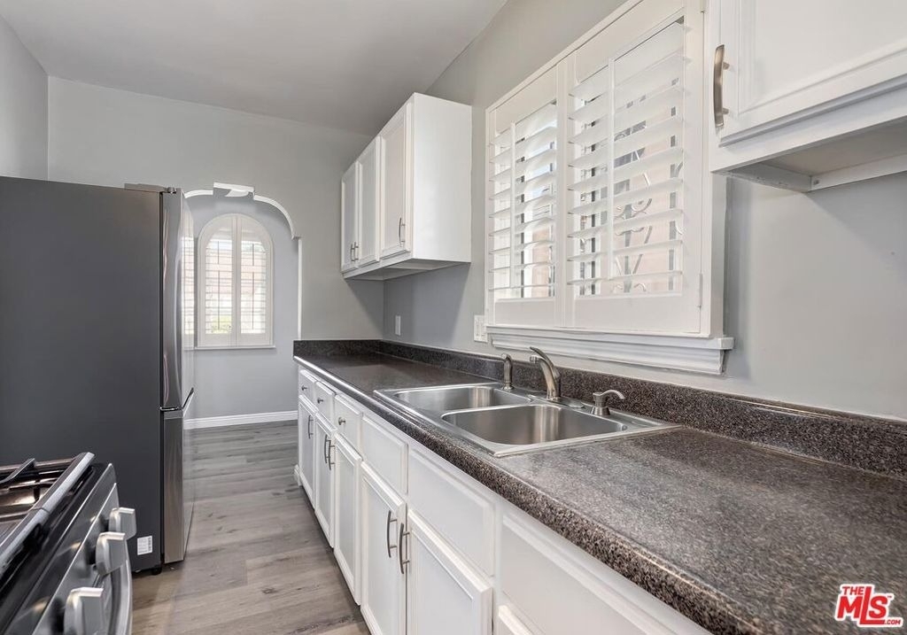 1110 W 80th Street - Photo 9