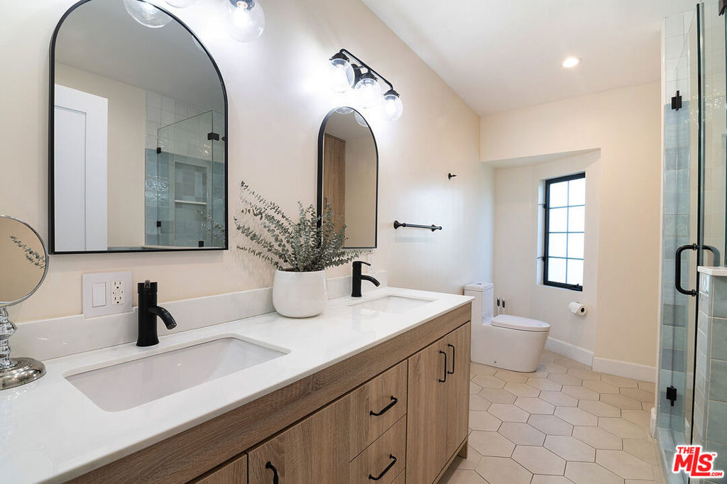 13220 Erwin Street - Photo 19