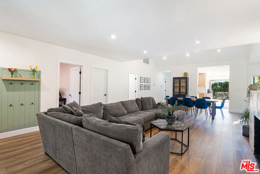 13220 Erwin Street - Photo 5