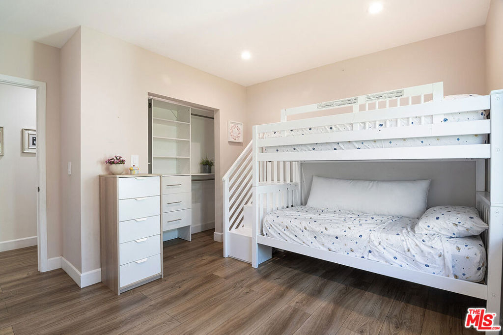 13220 Erwin Street - Photo 17