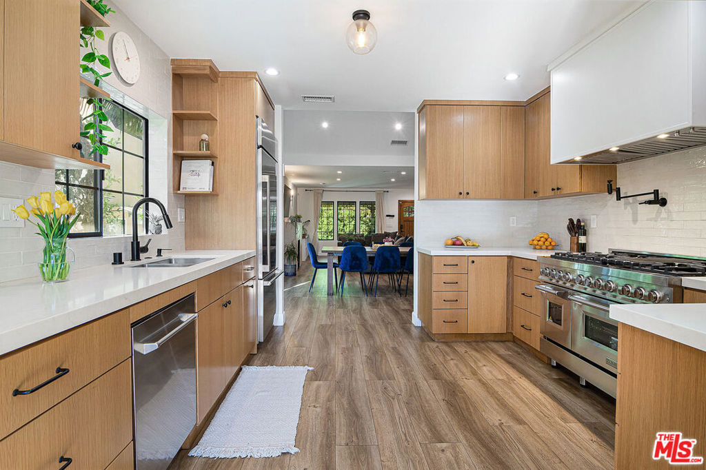 13220 Erwin Street - Photo 10