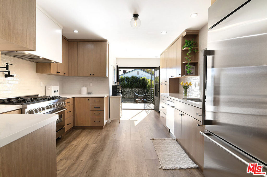 13220 Erwin Street - Photo 9