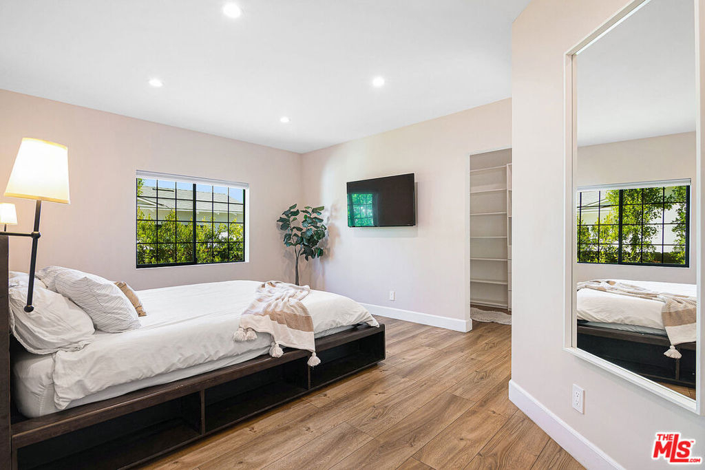13220 Erwin Street - Photo 11