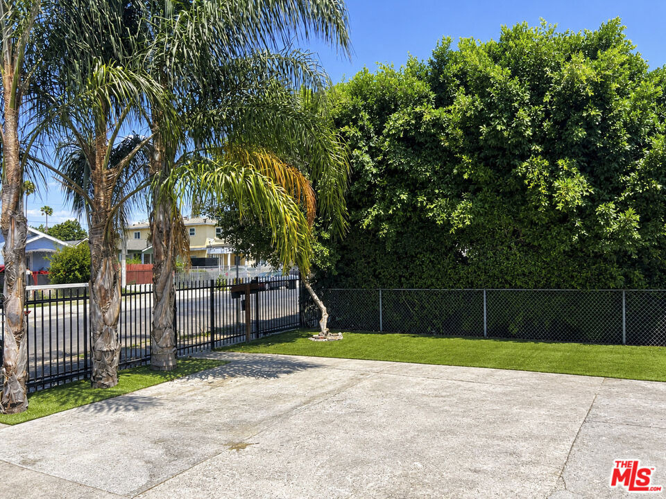 634 E 87th Street - Photo 9