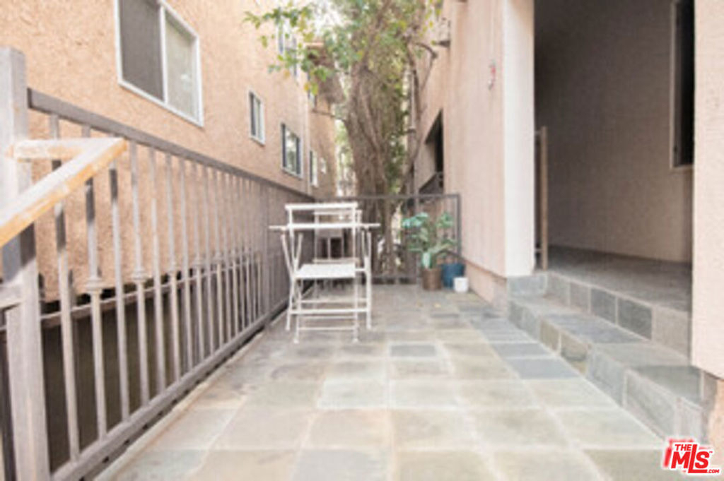 4428 Fulton Avenue - Photo 4