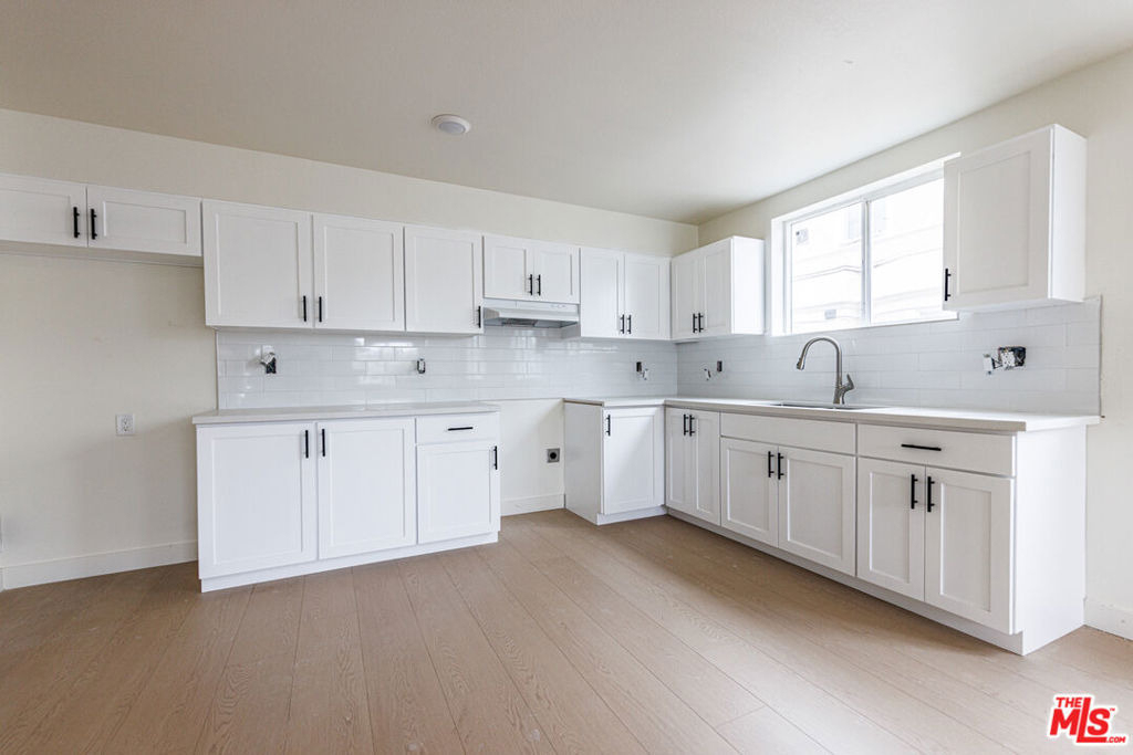 442 E 118th Street - Photo 1