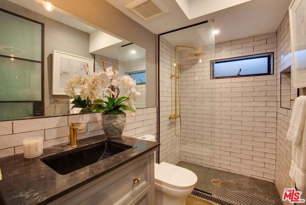1254 N Las Palmas Avenue - Photo 2