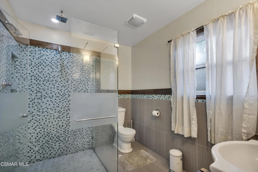 3870 Clark Avenue - Photo 12