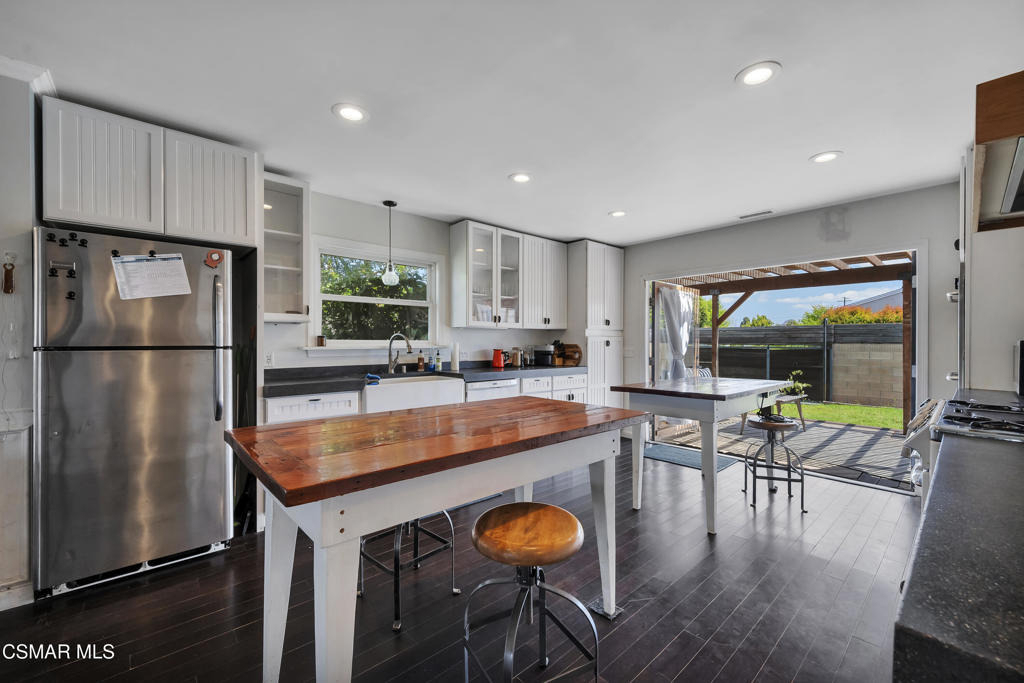 3870 Clark Avenue - Photo 5