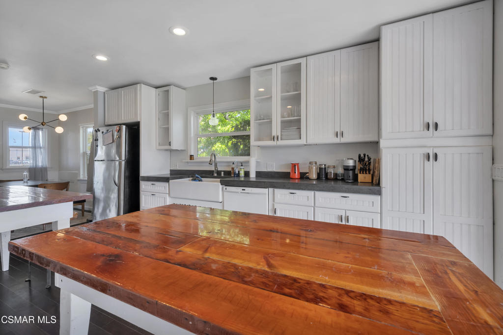 3870 Clark Avenue - Photo 7