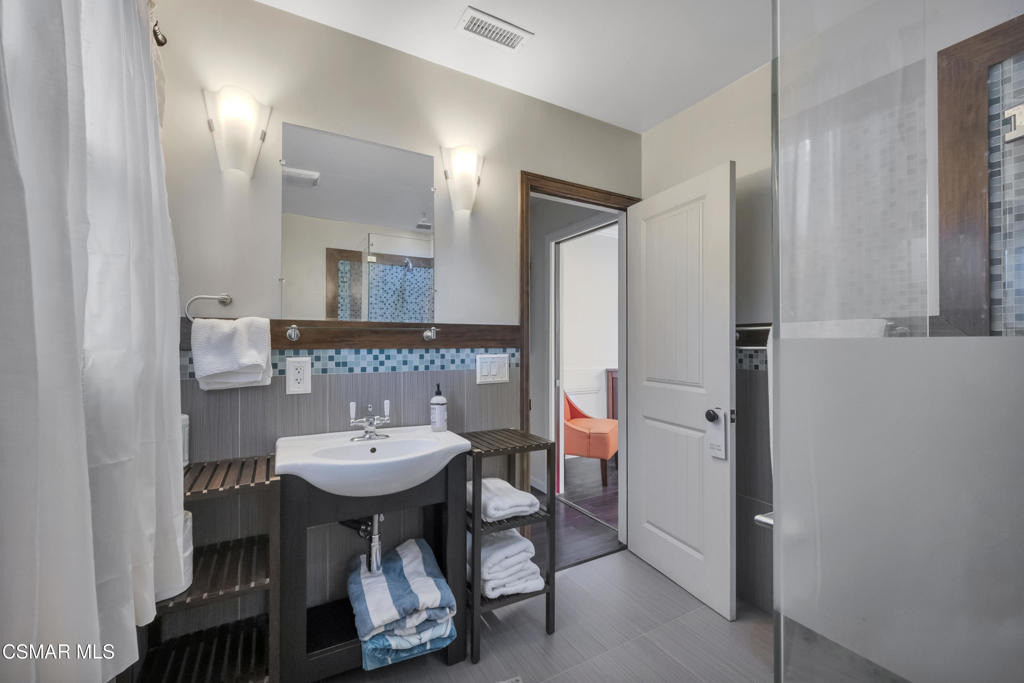 3870 Clark Avenue - Photo 13