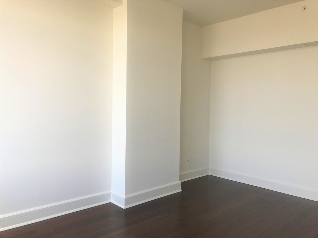 60 Riverside Boulevard - Photo 14