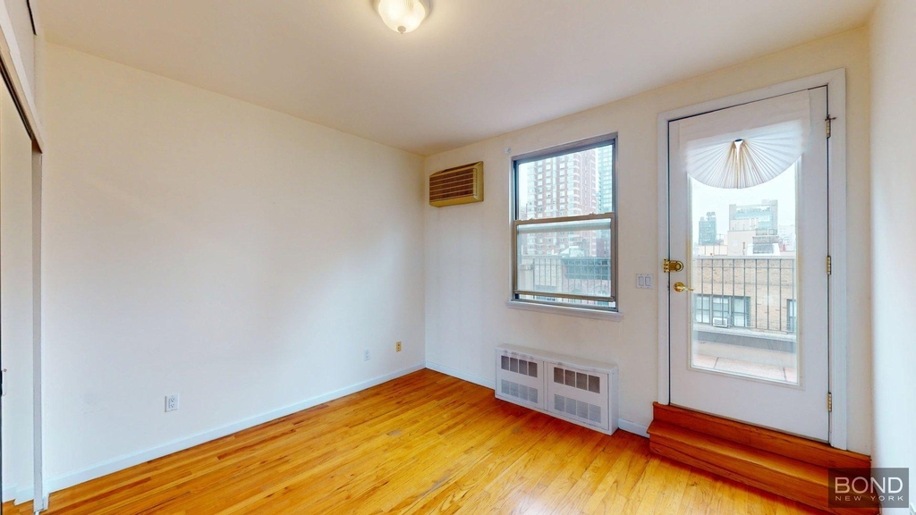 East 90th Street - Photo 5