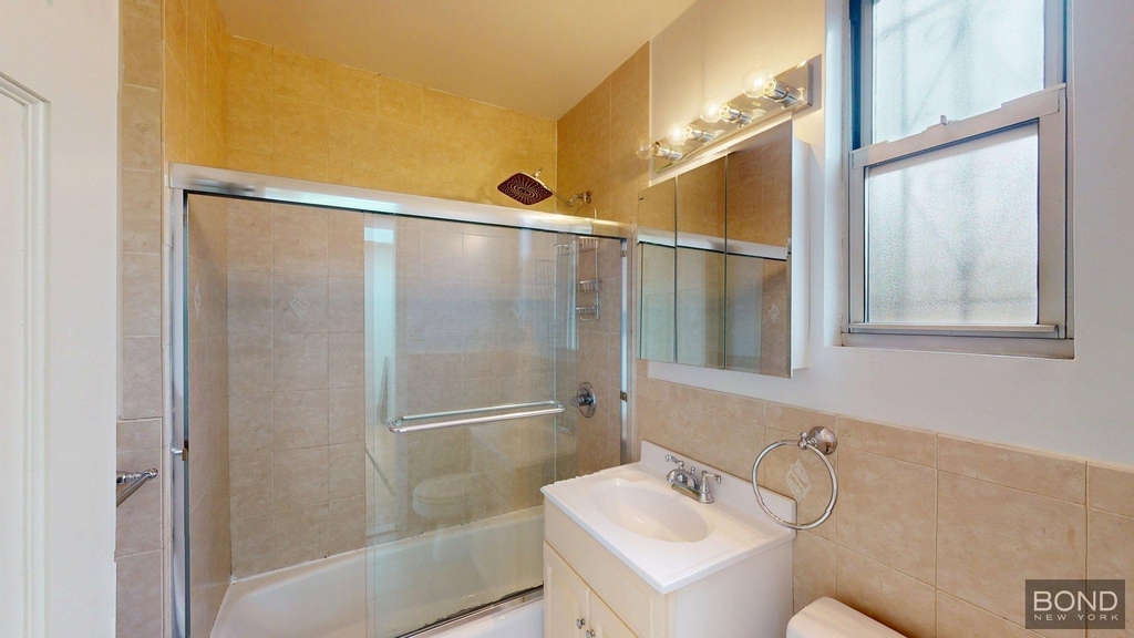 East 90th Street - Photo 8