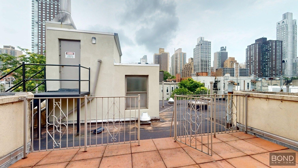 East 90th Street - Photo 1