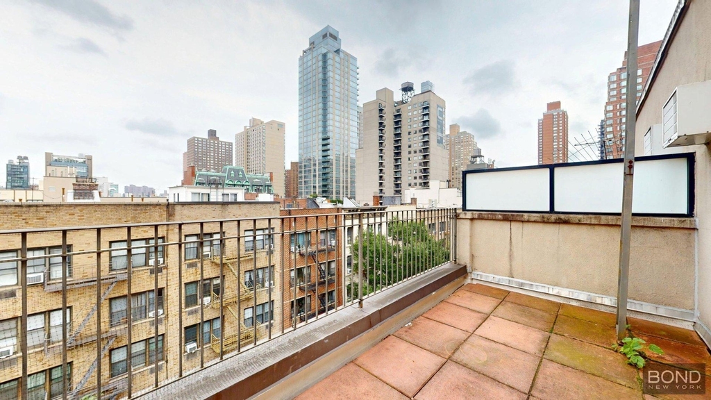East 90th Street - Photo 2