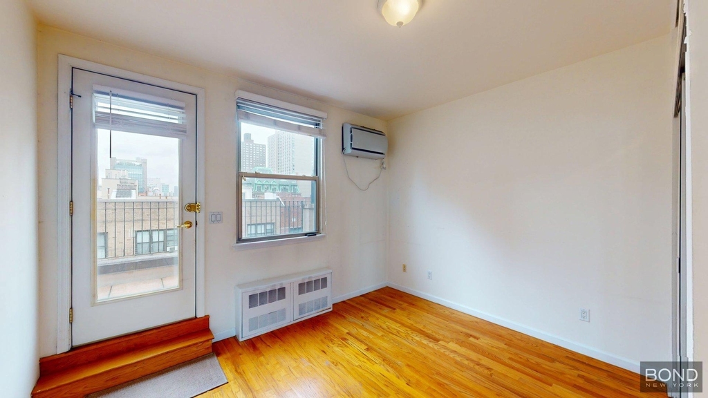 East 90th Street - Photo 6