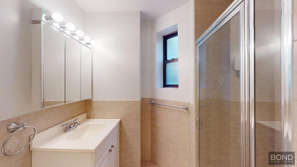 East 90th Street - Photo 9