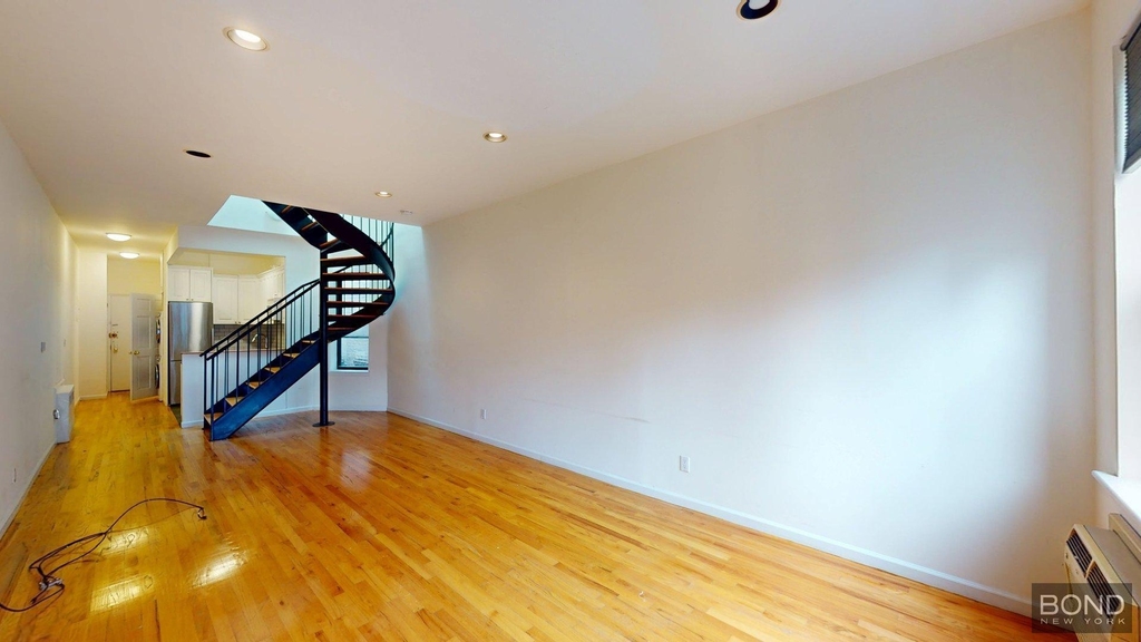 East 90th Street - Photo 0