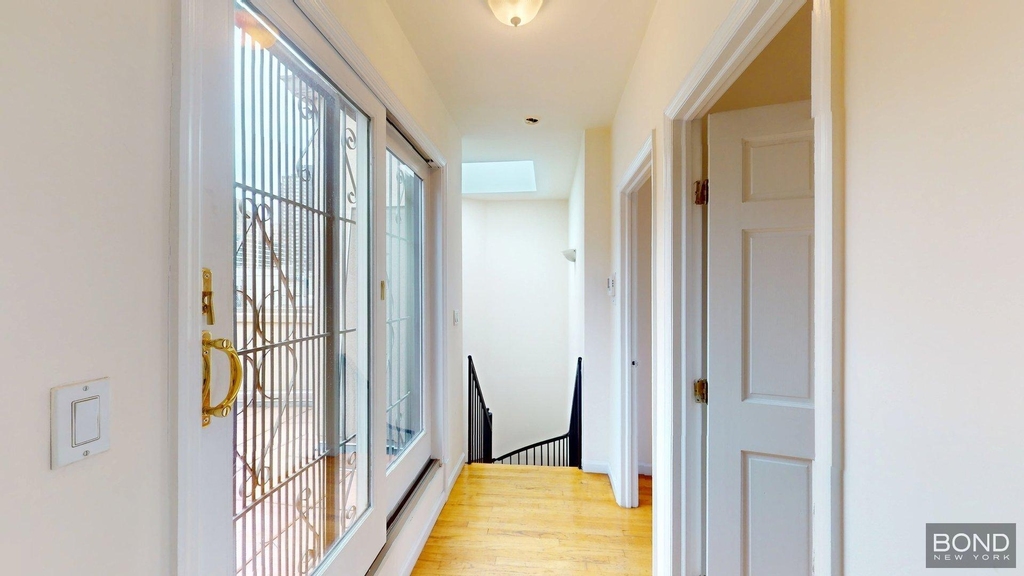 East 90th Street - Photo 7