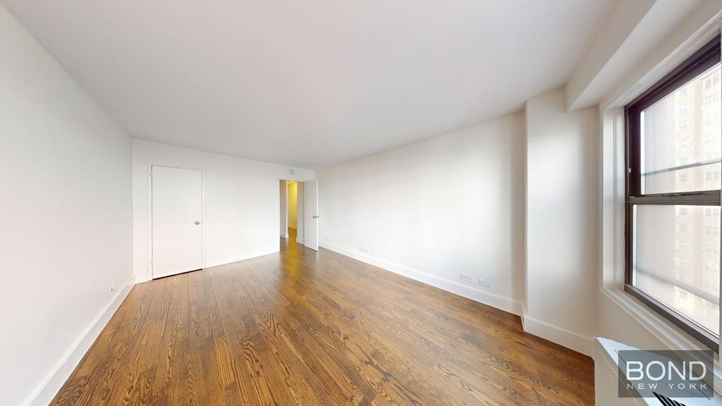 East 63rd Street - Photo 2
