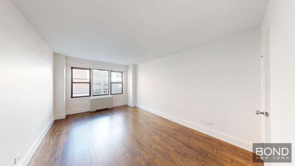 East 63rd Street - Photo 3