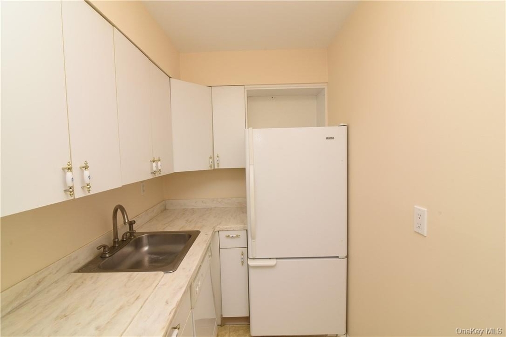 260 West Street - Photo 6