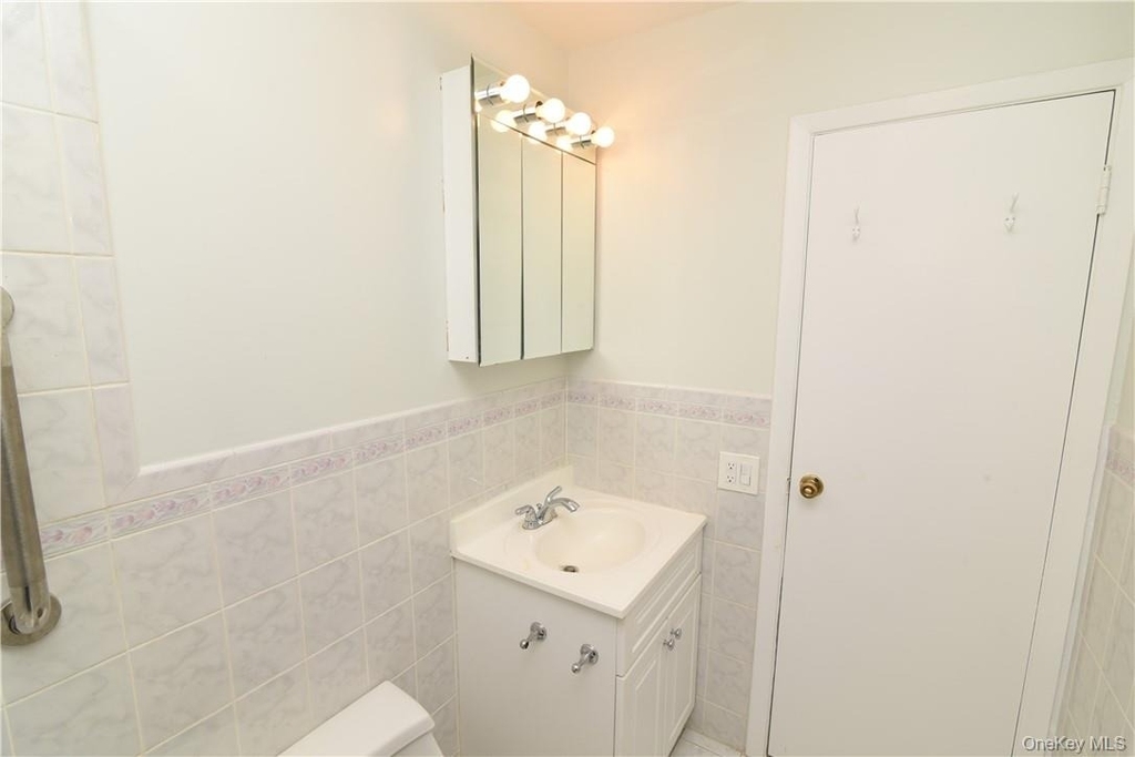 260 West Street - Photo 8