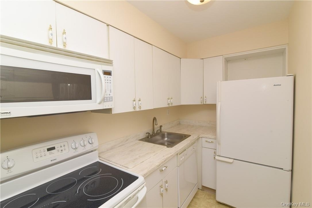 260 West Street - Photo 3