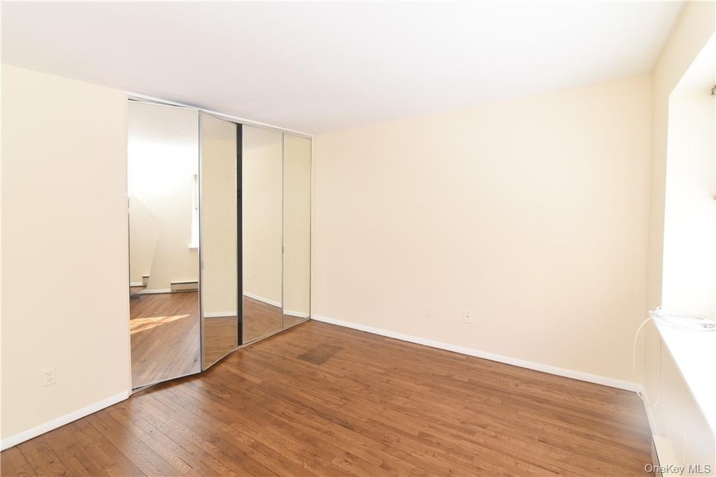 260 West Street - Photo 2