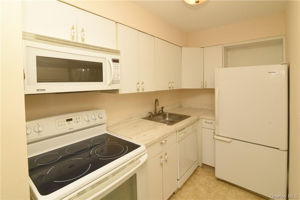 260 West Street - Photo 4