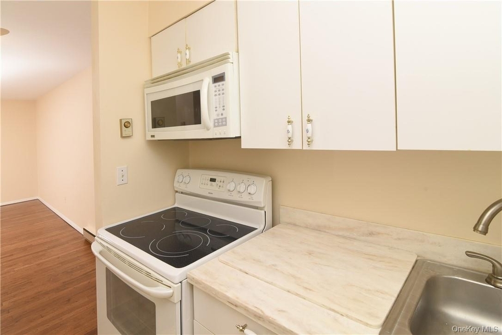 260 West Street - Photo 5
